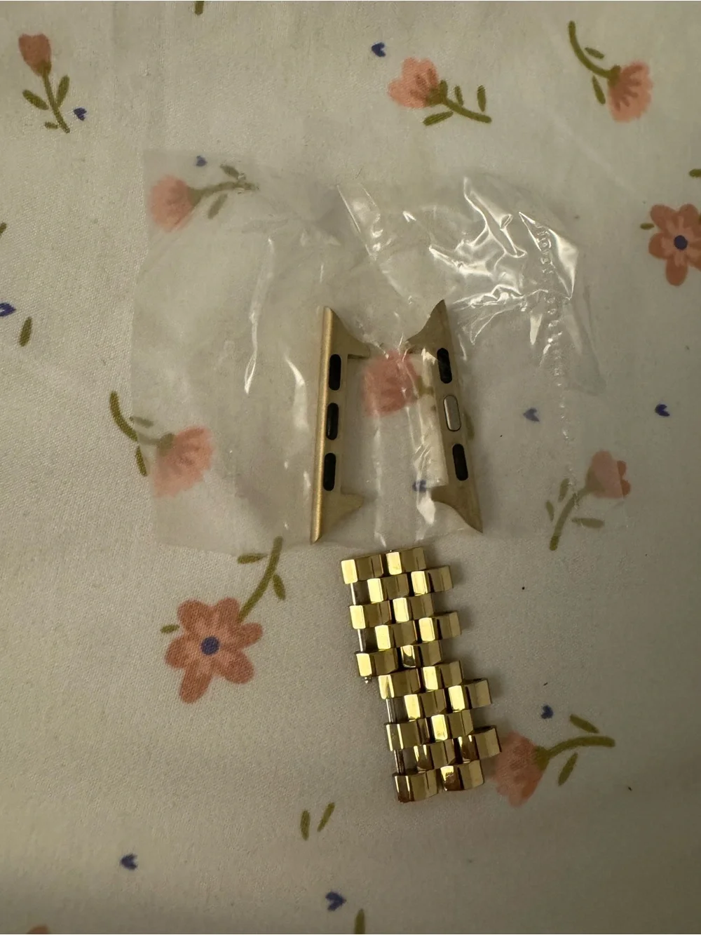 Kendra Scott Alex Metal Apple Watch Band – Gold + Extra Links & Adapters